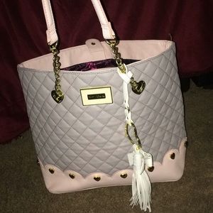 “Betsey Johnson”purse gray and pink